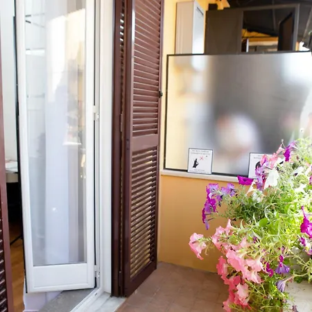 Magikrooms Topaz Guest house